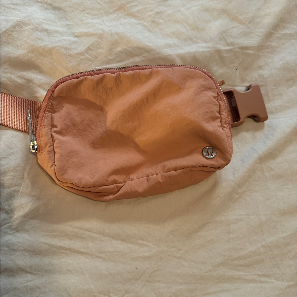 Lululemon Everywhere Belt Bag